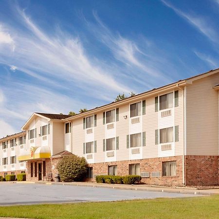 Super 8 By Wyndham Fayetteville Luaran gambar