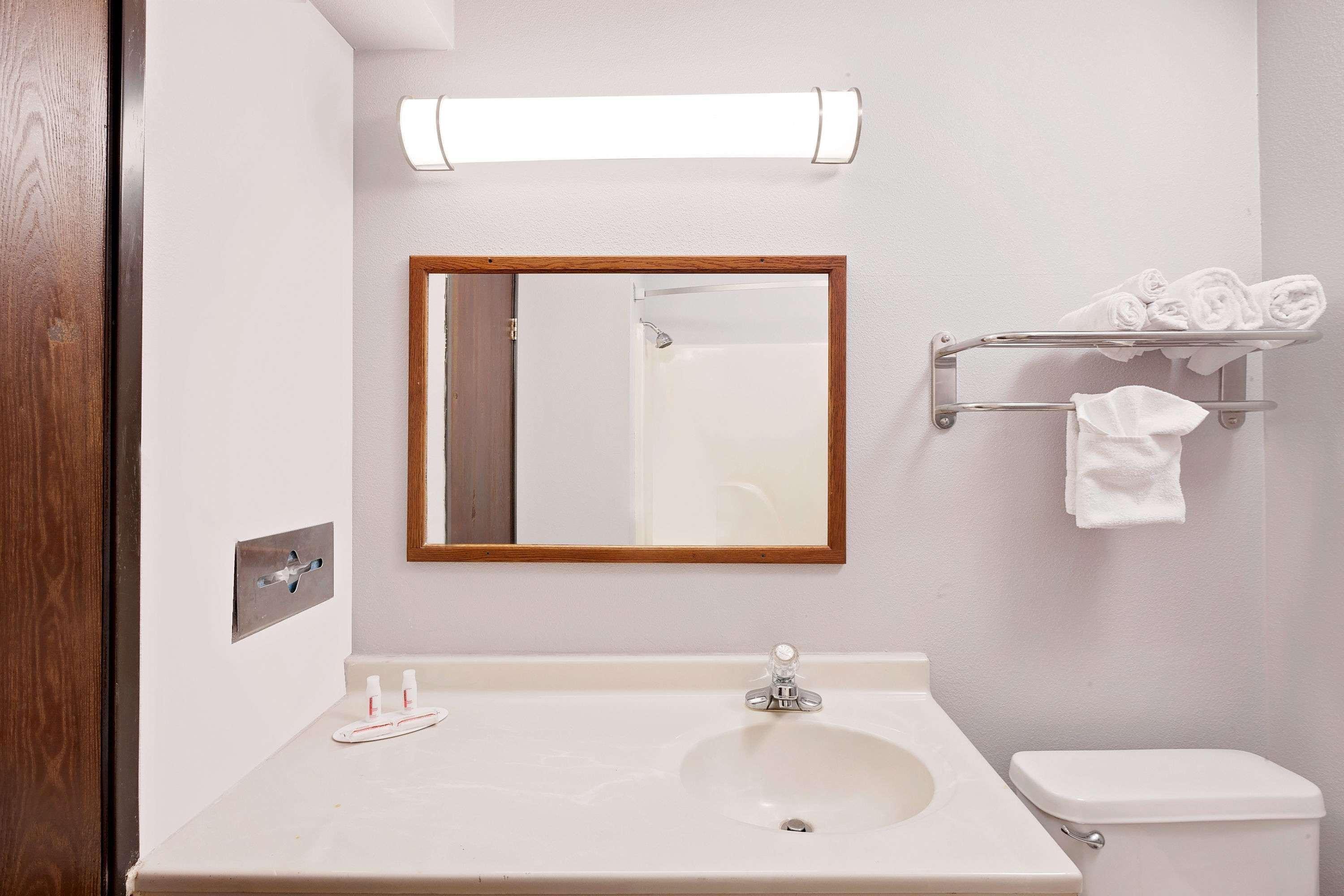 Super 8 By Wyndham Fayetteville Luaran gambar