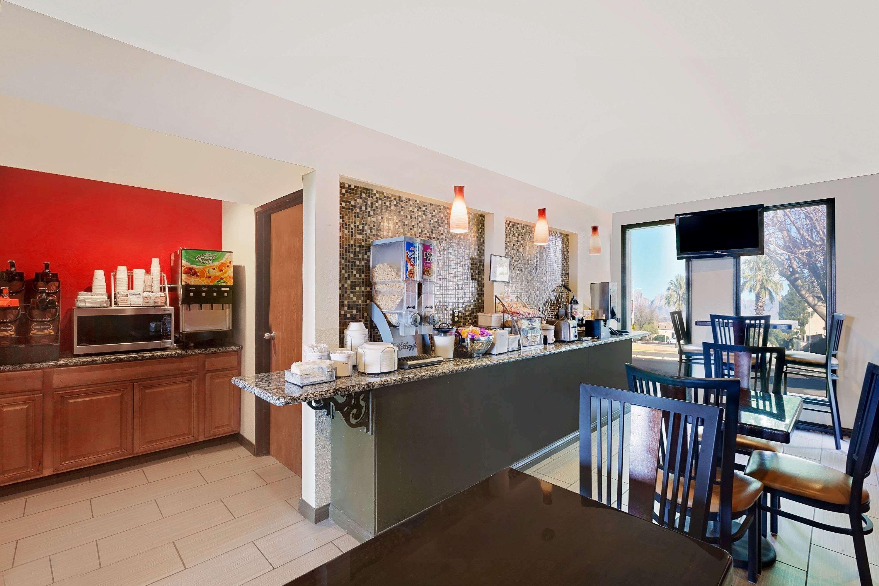 Super 8 By Wyndham Fayetteville Luaran gambar