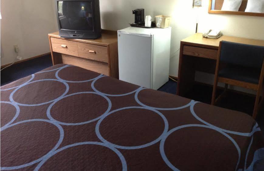 Super 8 By Wyndham Fayetteville Luaran gambar
