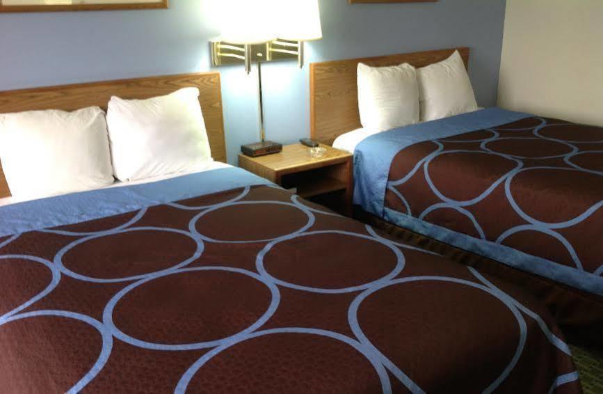 Super 8 By Wyndham Fayetteville Luaran gambar