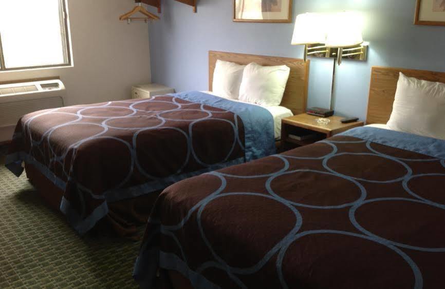 Super 8 By Wyndham Fayetteville Luaran gambar