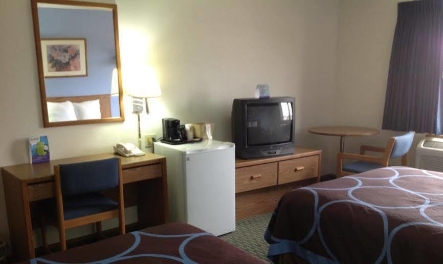 Super 8 By Wyndham Fayetteville Luaran gambar