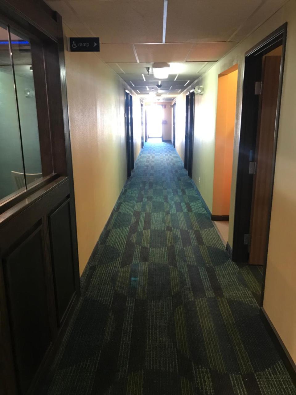 Super 8 By Wyndham Fayetteville Luaran gambar